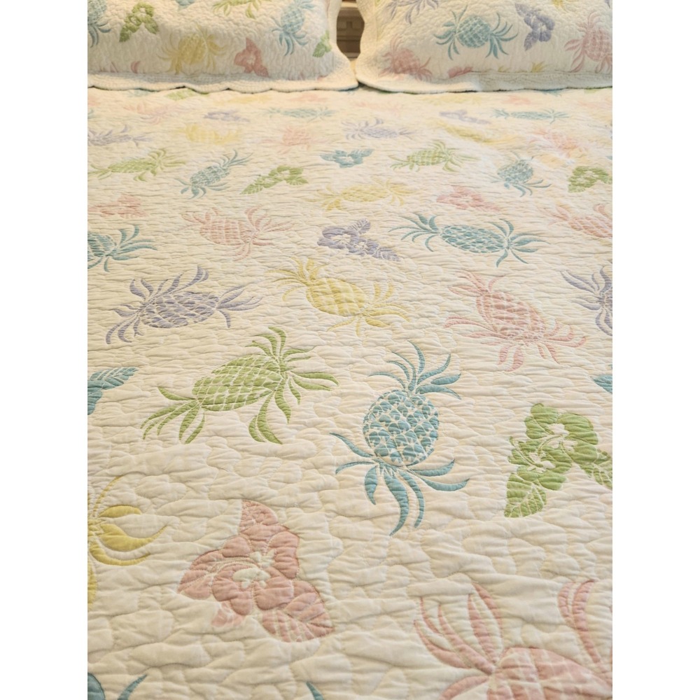 Lilly Pulitzer Quilt Comforter Bedspread Pastel Pineapples + 2 Shams KING - Picture 9 of 11